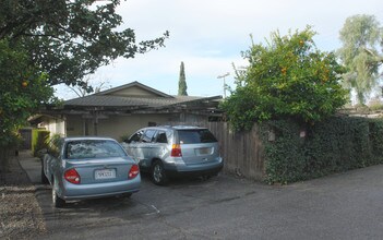 481 Thompson Ave in Mountain View, CA - Building Photo - Building Photo