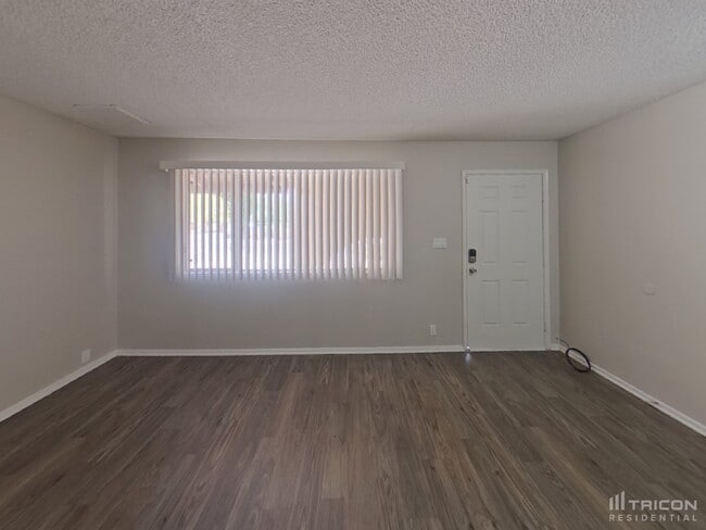 3771 W Dalphin Rd in Phoenix, AZ - Building Photo - Building Photo
