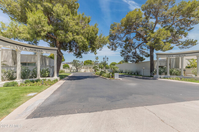 6932 E Montecito Ave in Scottsdale, AZ - Foto de edificio - Building Photo