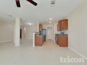 332 Summer Horse Dr in La Marque, TX - Building Photo - Building Photo