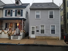 230 Bergen St in Gloucester City, NJ - Building Photo