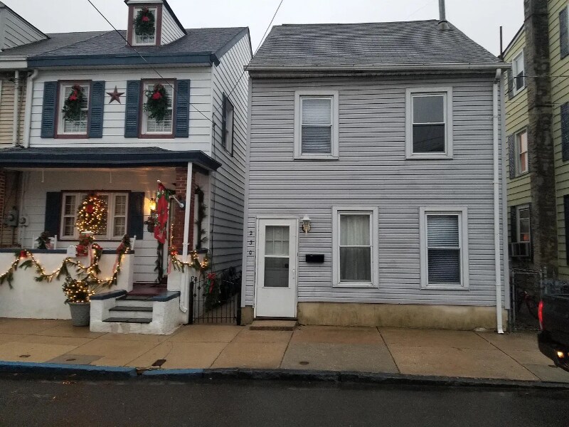 230 Bergen St in Gloucester City, NJ - Building Photo