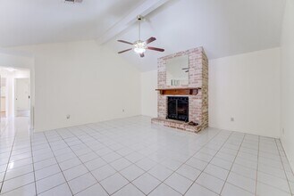 9206 Beringwood Dr in Houston, TX - Building Photo - Building Photo