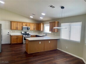 3388 Old Course St in Las Vegas, NV - Building Photo - Building Photo