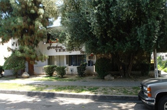 Jordan Terrace in Canoga Park, CA - Foto de edificio - Building Photo