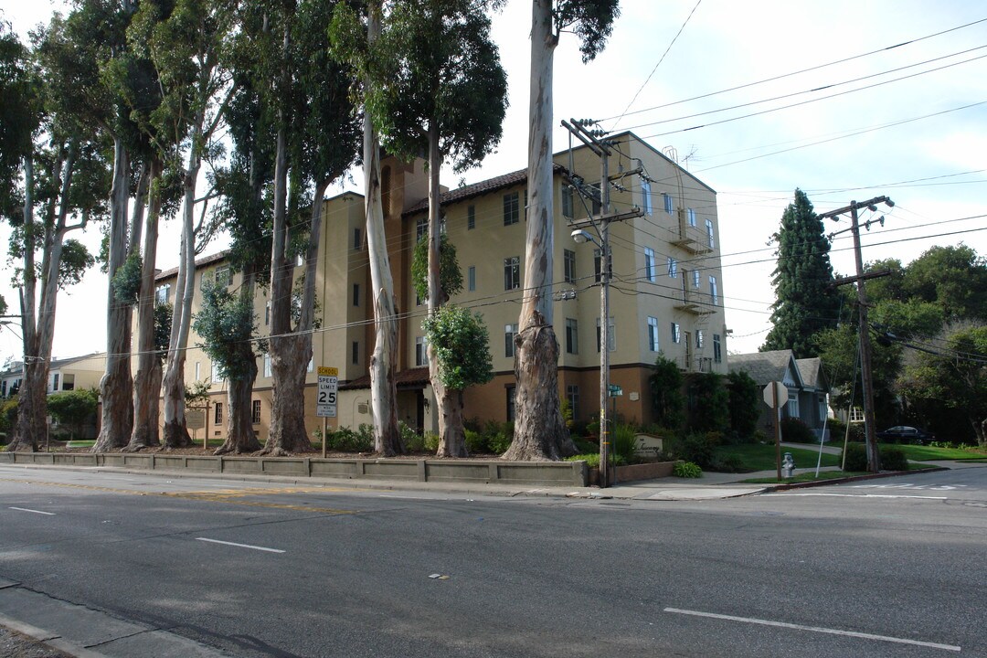 Villa Tuscany Apartment Homes in Burlingame, CA - Building Photo