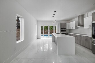 3142 Carter St in Miami, FL - Building Photo - Building Photo