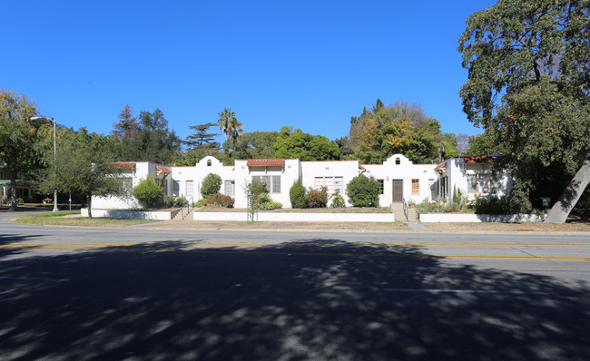 1215 E Orange Grove Blvd in Pasadena, CA - Foto de edificio - Building Photo