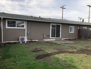 605 58th St in Springfield, OR - Building Photo - Building Photo