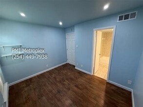 18240 Midway Rd in Dallas, TX - Foto de edificio - Building Photo