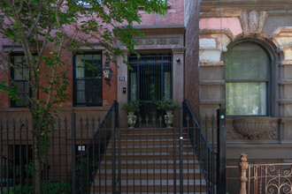 64 E 7th St in New York, NY - Building Photo - Building Photo