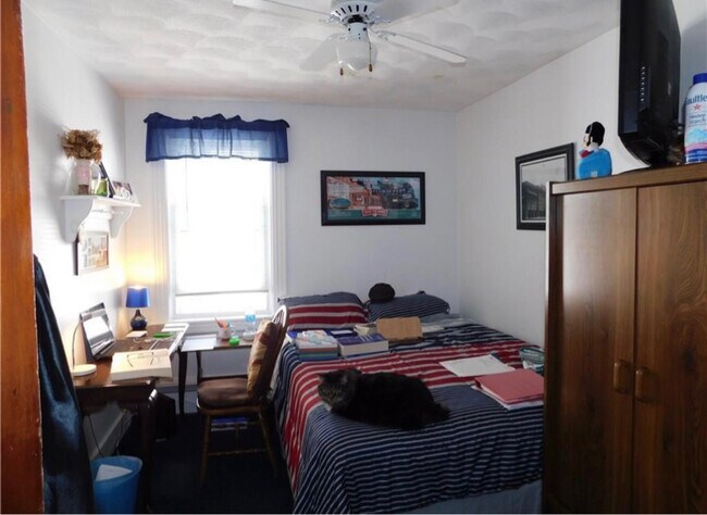 242 Market St in Warren, RI - Building Photo - Building Photo