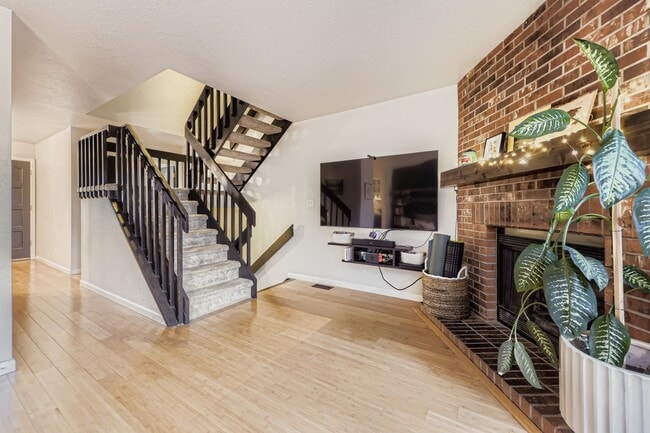 7451 Bradburn Blvd, Unit 2 in Westminster, CO - Foto de edificio - Building Photo