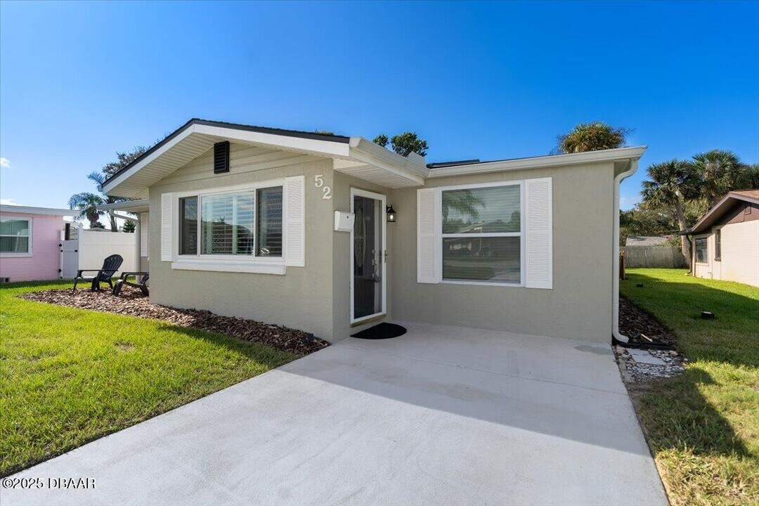 52 Palm Dr in Ormond Beach, FL - Foto de edificio