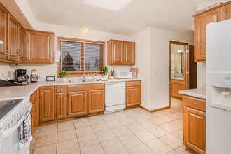 1697 Gateway Pl in Neenah, WI - Building Photo - Building Photo