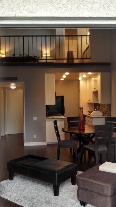 5460 White Oak, Unit Top level loft E-318 in Encino, CA - Building Photo