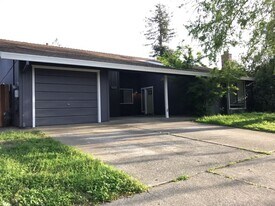 222 El Cajon Ave in Davis, CA - Building Photo