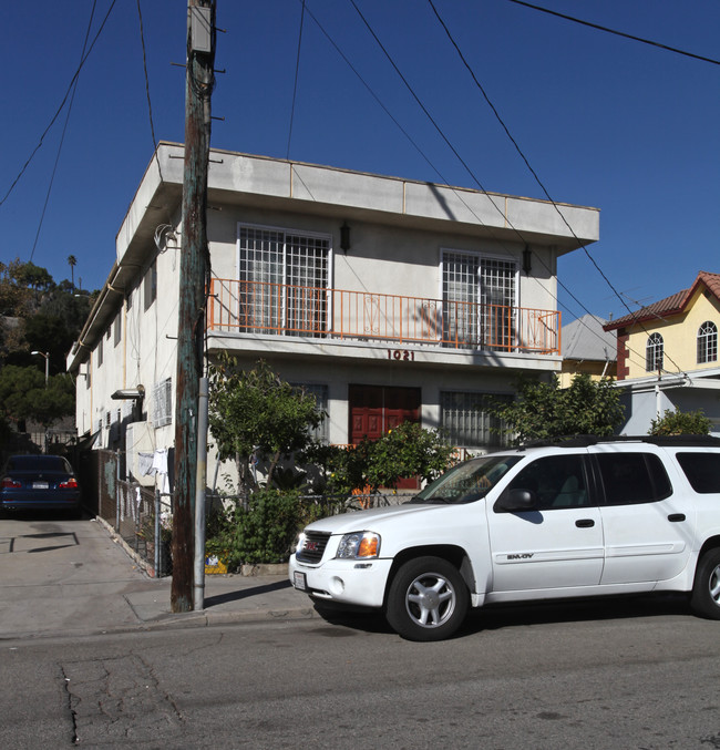 1021 Doyle Pl in Los Angeles, CA - Foto de edificio - Building Photo