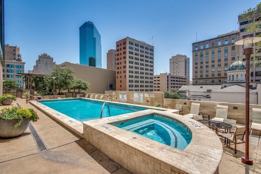 500 Throckmorton St, Unit 2708 in Fort Worth, TX - Building Photo