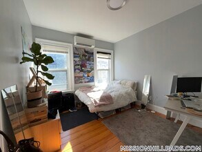 100 Calumet St in Boston, MA - Foto de edificio - Building Photo