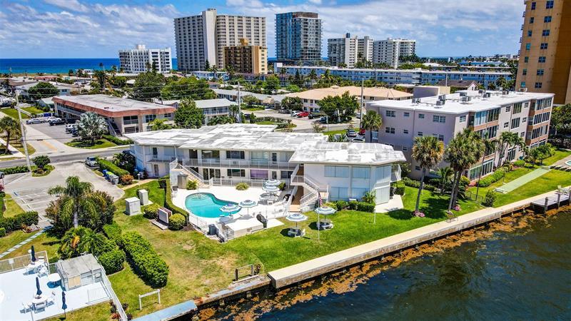 999 N Riverside Dr in Pompano Beach, FL - Building Photo