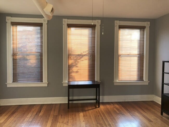 1406 Sycamore Street, Unit 3 in Cincinnati, OH - Foto de edificio - Building Photo