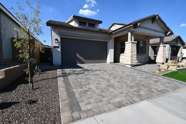 property at 820 E Ashurst Dr