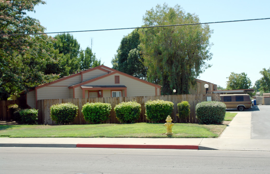 640 S Zediker Ave in Parlier, CA - Building Photo