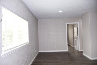7515 Bayway Dr in Baytown, TX - Building Photo - Building Photo