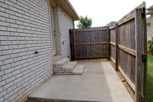 6188 W Milliken Bnd in Fayetteville, AR - Building Photo