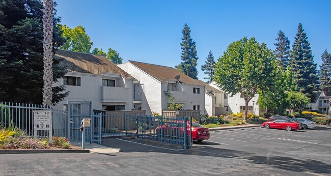 Courtyard Berryessa in San Jose, CA - Foto de edificio - Building Photo