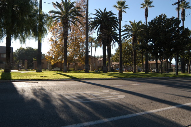 University Place Apartments in Riverside, CA - Building Photo - Building Photo