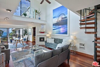 833 Ocean Ave-Unit -304 in Santa Monica, CA - Building Photo - Building Photo