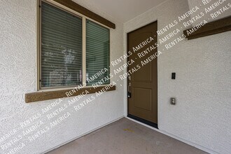 2735 S Decatur Dr in Gilbert, AZ - Foto de edificio - Building Photo