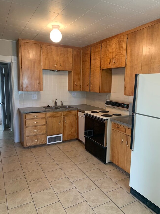property at 2122 House Ave