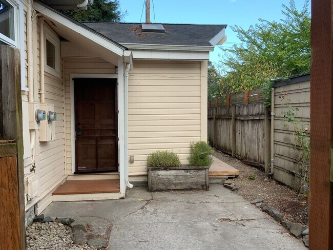 property at 1574 Jefferson St