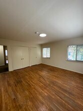 548 Kelton Ave, Unit 552.5 in Los Angeles, CA - Foto de edificio - Building Photo