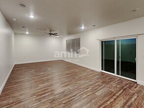 213 N Dry Crk Rd in Saratoga Springs, UT - Foto de edificio - Building Photo