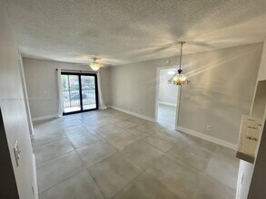 9728 Hammocks Blvd-Unit -201-27 in Miami, FL - Building Photo - Building Photo