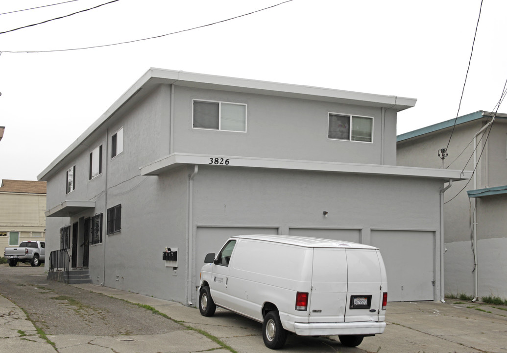 3826 Carrington St in Oakland, CA - Building Photo