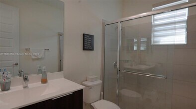 7661 NW 103rd Ct in Doral, FL - Building Photo - Building Photo
