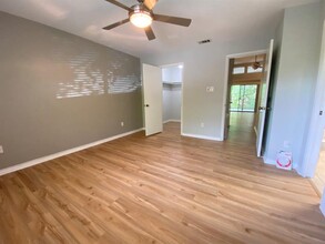 8200 Neely Dr in Austin, TX - Foto de edificio - Building Photo