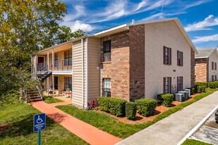 Glendale Villas Condominiums in Land O Lakes, FL - Building Photo