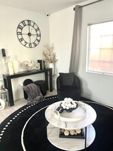 527 W Colden Ave in Los Angeles, CA - Building Photo - Building Photo