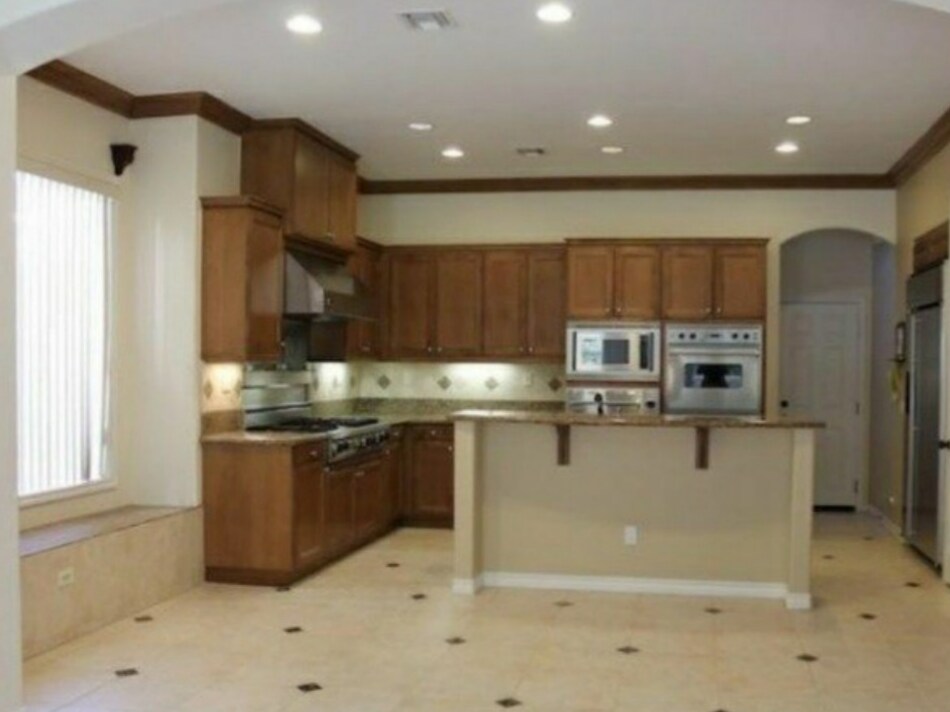 6117 Deerhill Rd in Oak Park, CA - Building Photo
