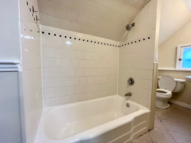 279 W Elm St, Unit 6 in Brockton, MA - Foto de edificio - Building Photo