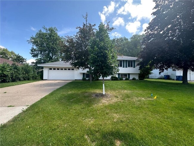 244 Stardust Blvd in Circle Pines, MN - Building Photo - Building Photo