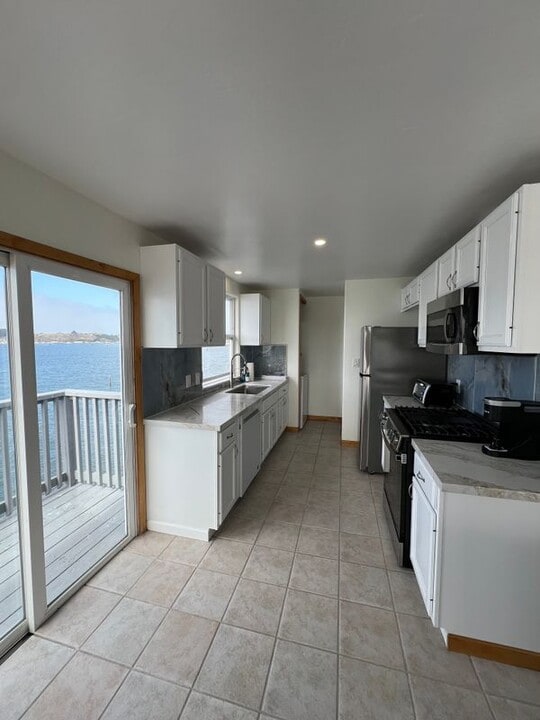 975 CA-1 in Bodega Bay, CA - Building Photo