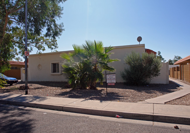 2727 E Marconi Ave in Phoenix, AZ - Building Photo - Building Photo