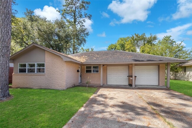 property at 2802 Greenbriar St